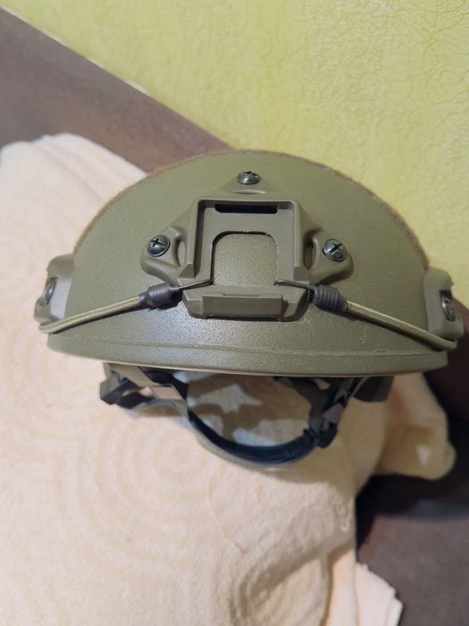 Новий шолом Fast