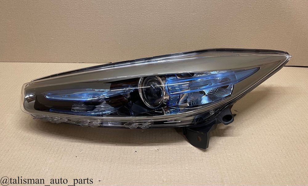 Renault Zoe зое фара передня оптика в наявності