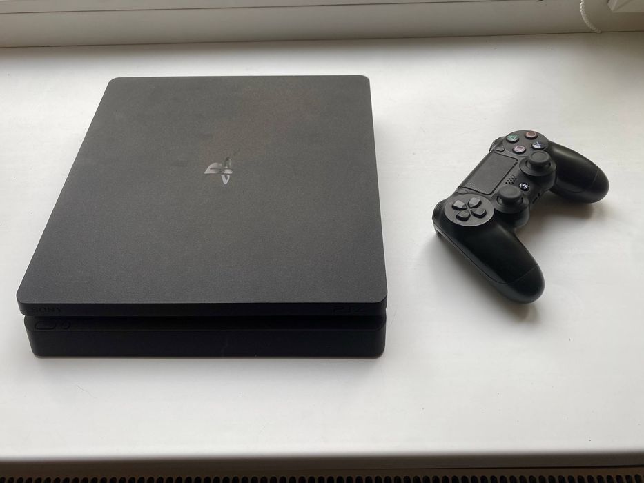 Play Station 4 slim