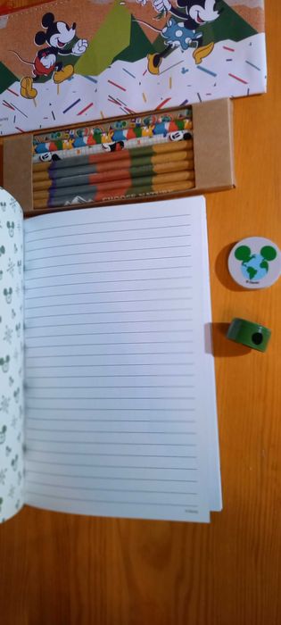 Plecak Disney Myszka Miki 9w1 Nestle z wyposażeniem szkolnym