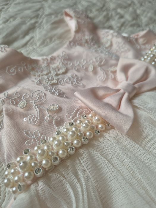 Ніжна святкова сукня, 74 р