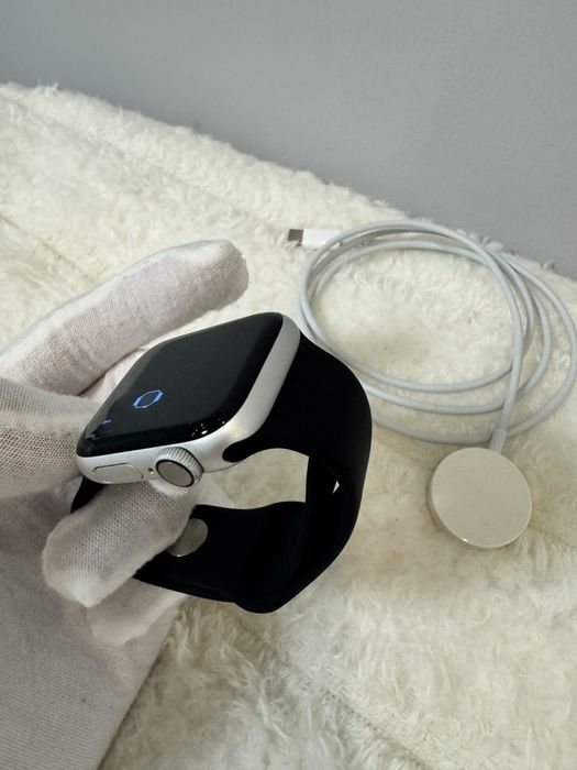 Apple watch 4 40mm Silver акумулятор 100%