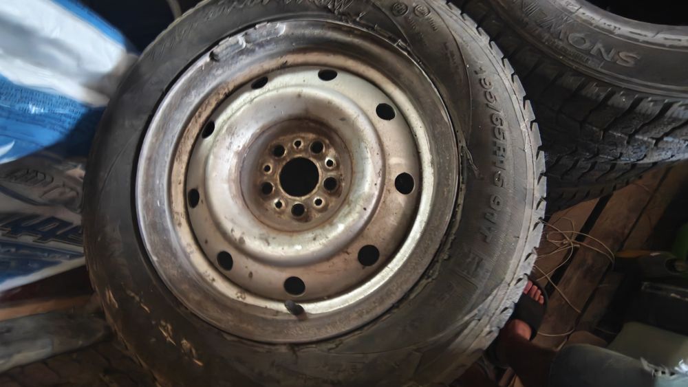Комплект гуми з дисками 195/65/R15