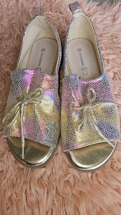 Buty z odkrytymi palcami