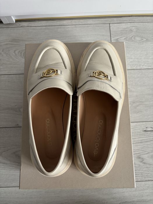 Loafersy buty wsuwane Eva Longoria skórzane beżowe r. 40