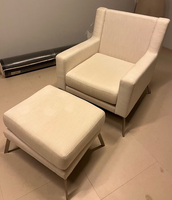 Poltrona Porada com Banqueta