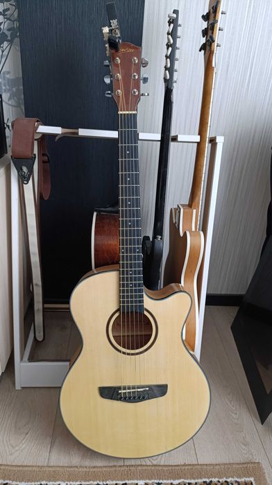 Продам трансакустичну гітару