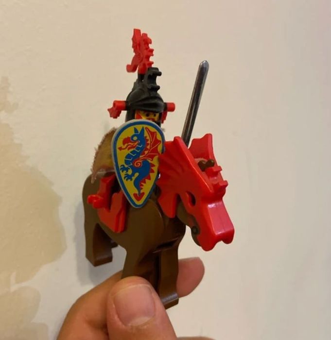 LEGO Castle Dragon Knights – Master com Cavalo (anos 90)