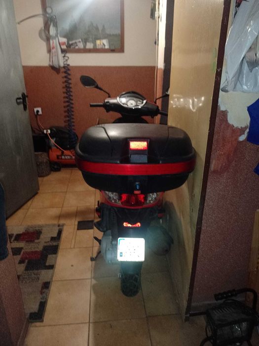 Skuter piaggio fly 50 4t