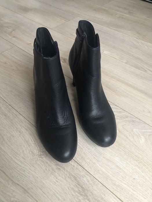 Ботильйони Clarks Adriel Mae чорного кольору розмір 41