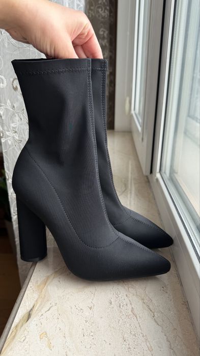 Ботинки легкі 38 р. Нові!