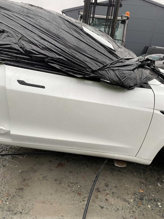 Tesla Model 3 двері передні задні праві ліві рест дорест
