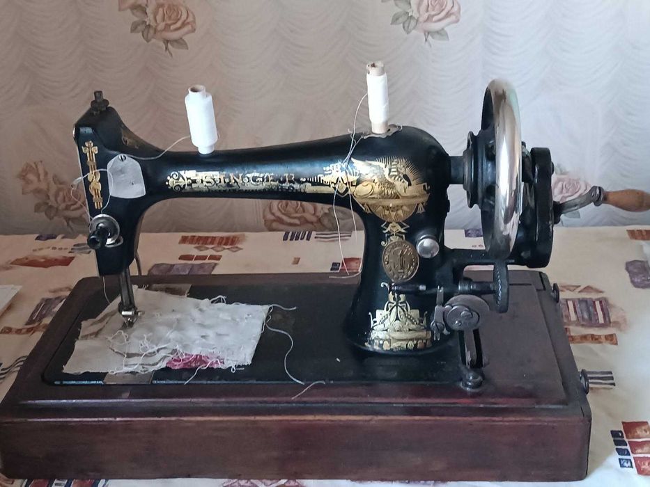 Продаю швейну машинку Singer в робочому стані (без оверлока)
