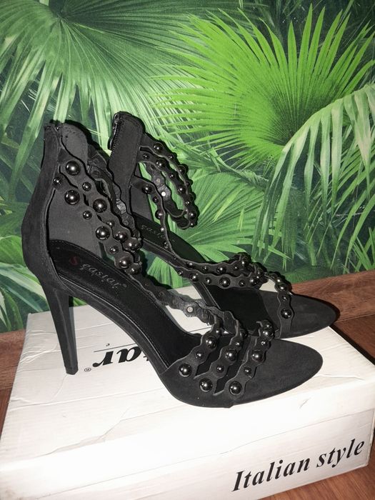 Szpilki.             .