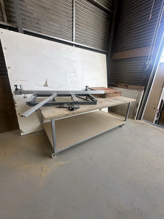 Mesa / bancada com Rodas