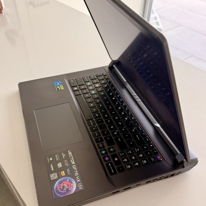 Portátil MSI Vector GP78 HX 13VF | RTX 4060 | 17” QHD+ 240Hz | Como novo