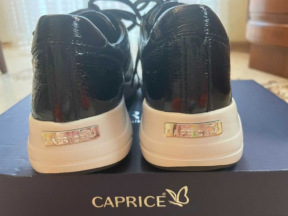 Продам кросівки жіночі НОВІ !!!