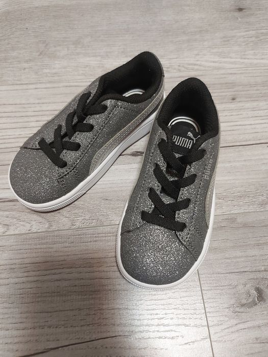 Продам нові фірмові кеди