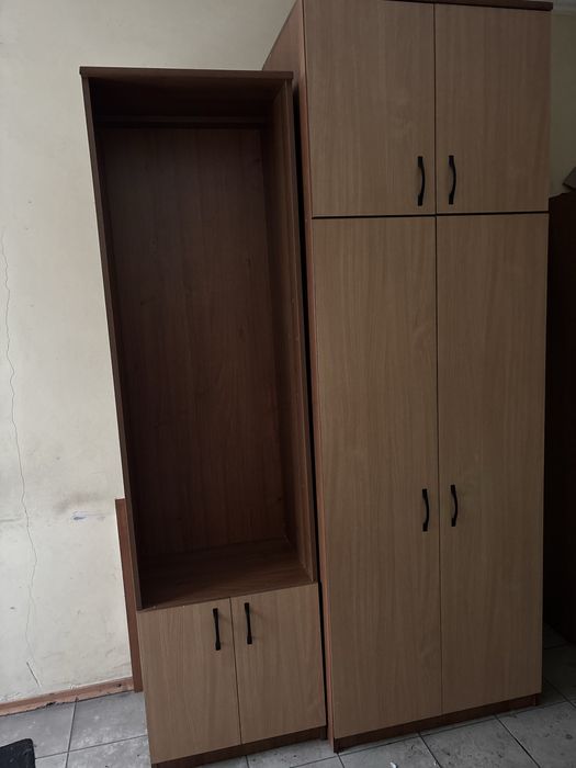 Шафа одягова в доброму стані