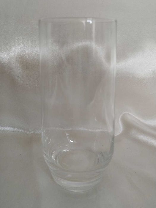 Copos • 9 Champagne • 9 Vinho • 2 Balões de Gin + 2 Água Zwindel