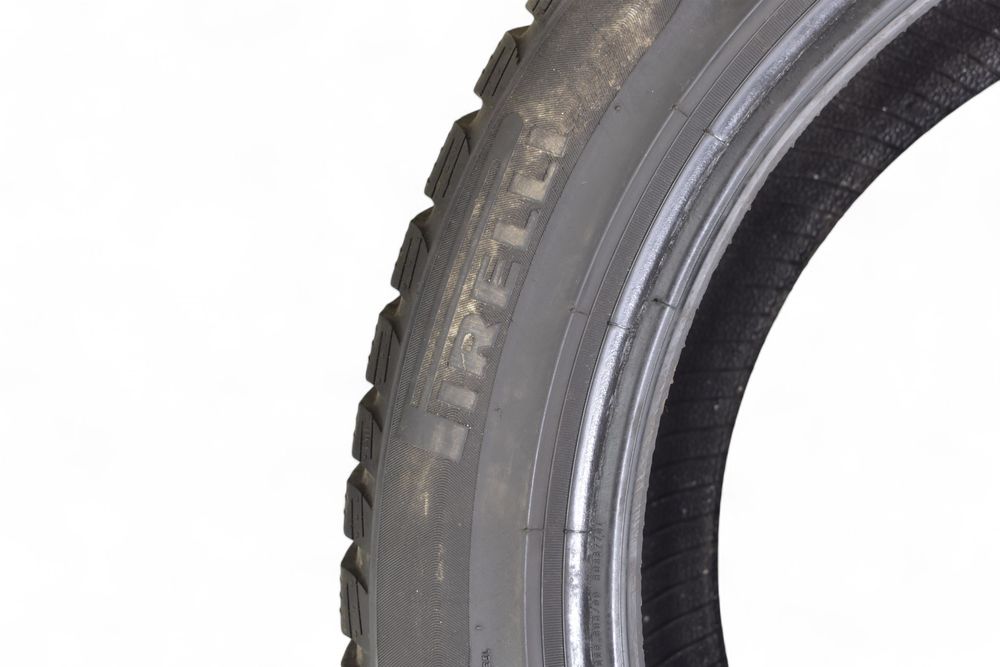 Opona Zimowa PIRELLI SOTTOZERO 3 235/45R18 94 V 4,17mm