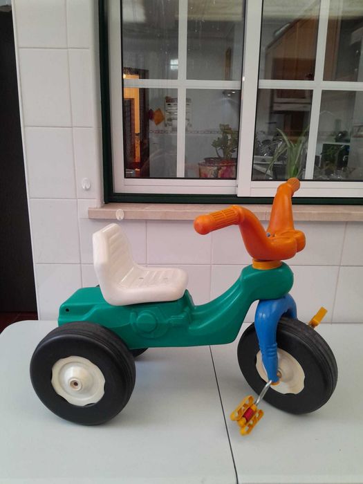 Triciclo Infantil – Muito Bom Estado