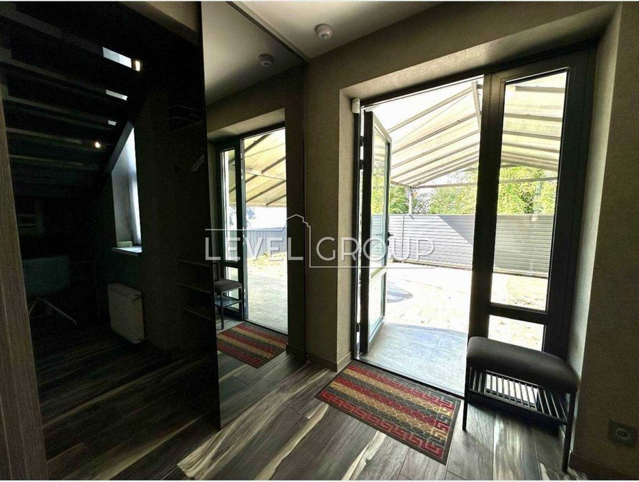 Продається сучасний будинок з якісним ремонтом у Русанівських садах