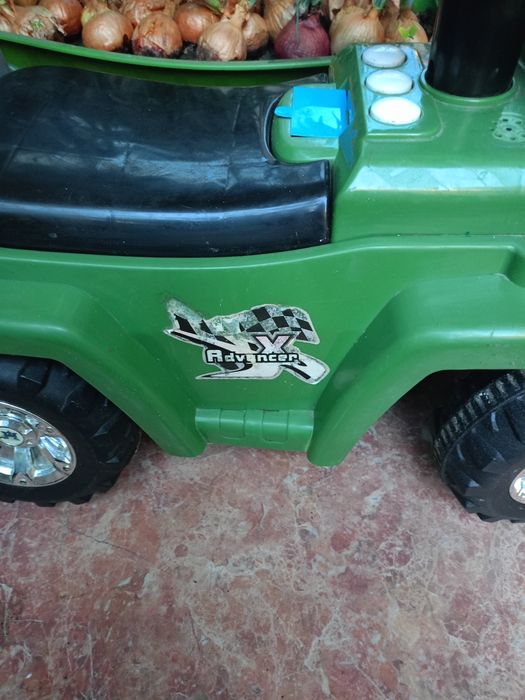 Jeździk pchacz auto