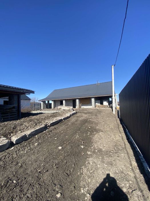 Два Будинки з підвальними приміщеннями 80квт з басейном