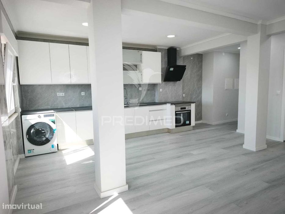 Apartamento T2 Remodelado com Arrecadação e Vista Rio – Setúbal