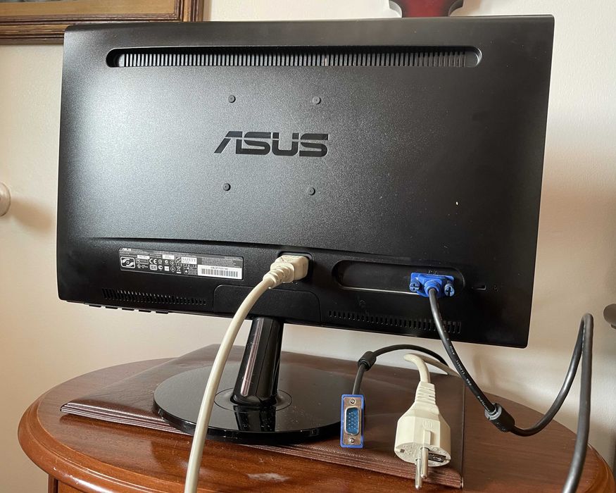 Monitor de Computador ASUS Modelo VS 197, 18 polegadas445484350487275522
