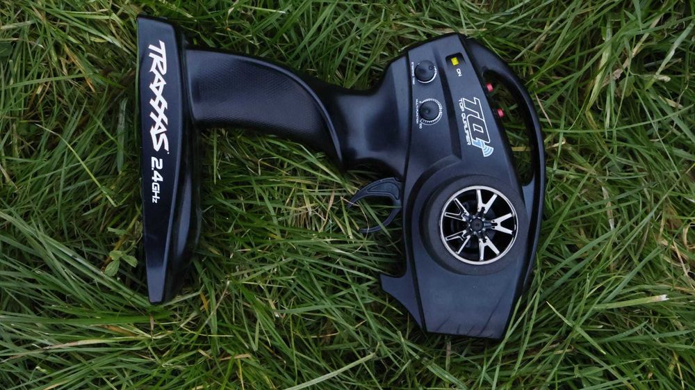 Samochód zdalnie sterowany Traxxas Slash VXL + akumulator + ładowarka