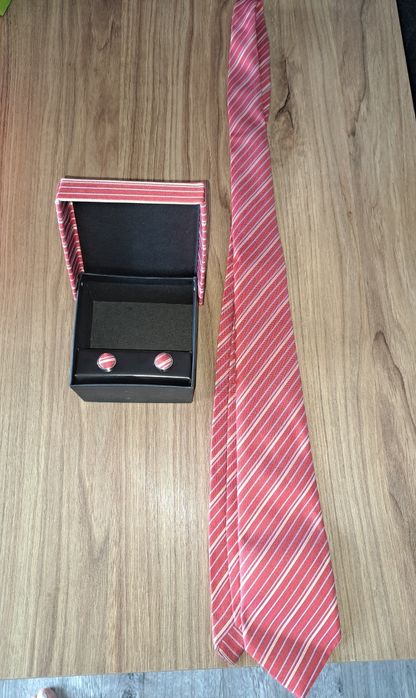Krawat ze spinkami do koszuli