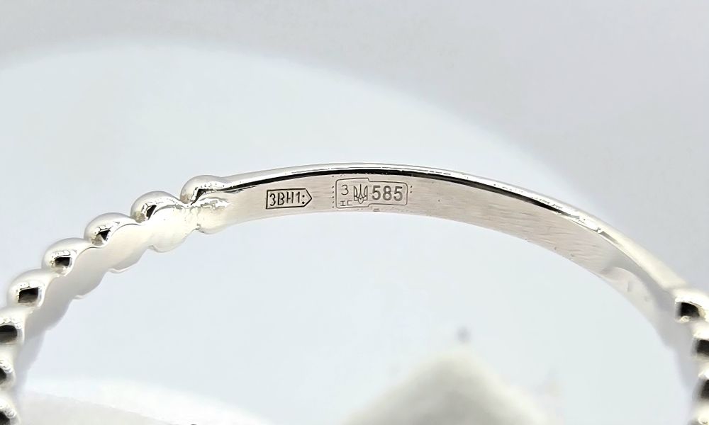 Кольцо с бриллиантом 0.07 карат