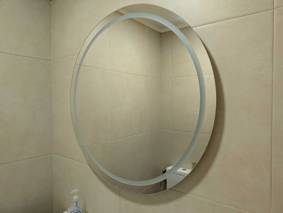 Fantástico espelho com iluminação integrada!