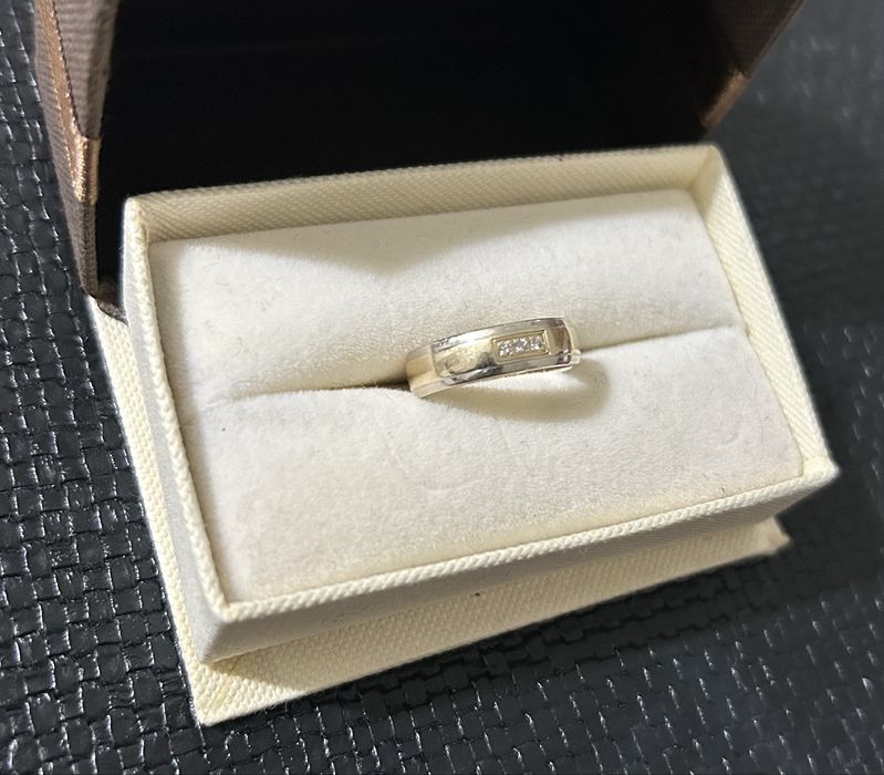 Zlota obraczka 585 3szt brylanty rozmiar 10