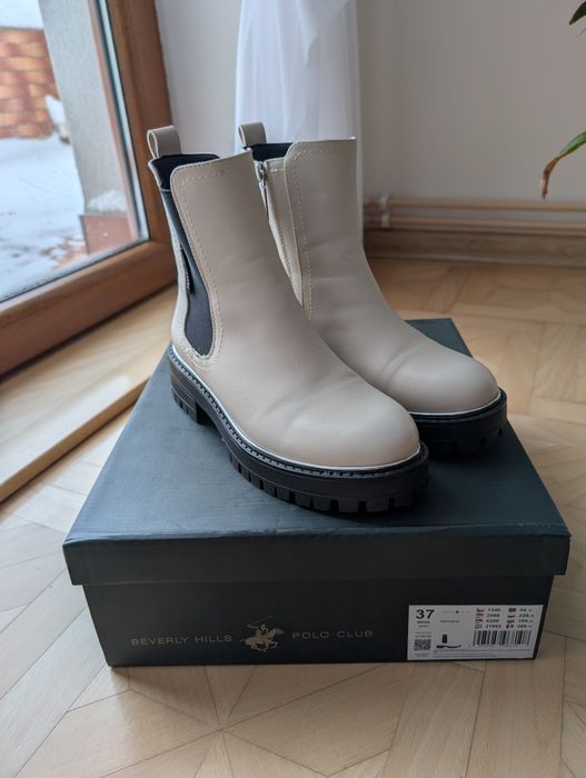 Kremowe sztyblety założone raz