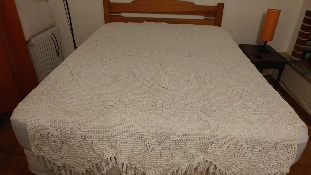Colcha em renda feita á mão