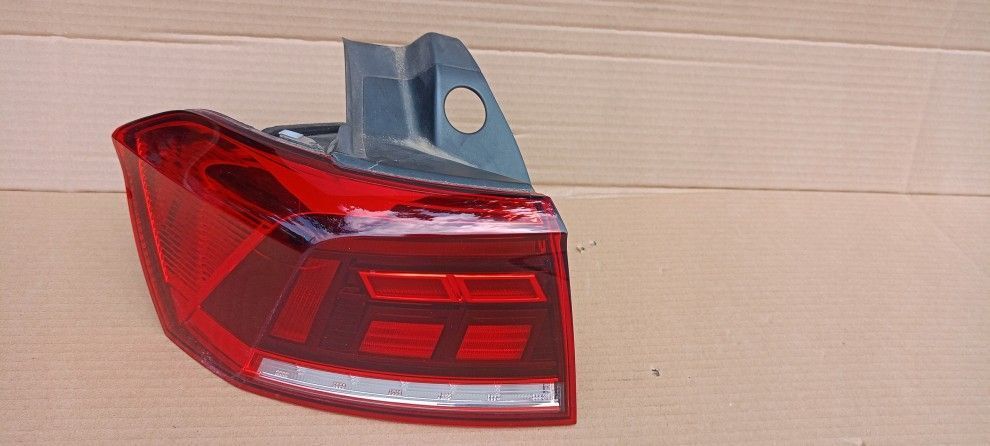 VW PASSAT B8 KOMBI LIFT LAMPA LEWA TYLNA LED ORYGINAŁ 3G9945095G