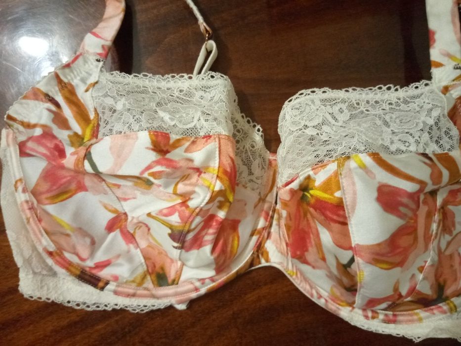 Бюстгальтер Autograpf.