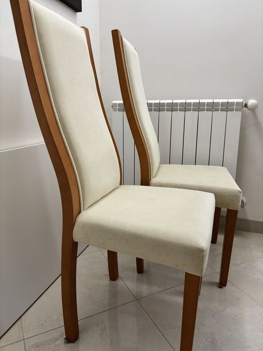 Mesa de jantar e cadeiras