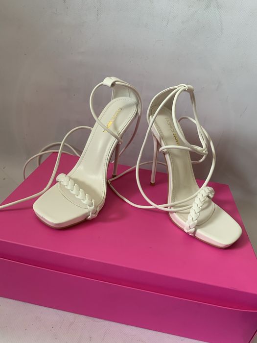 Женские босоножки