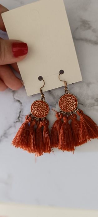 Brincos laranja escuro e dourado. 
Usados 
Bom estado