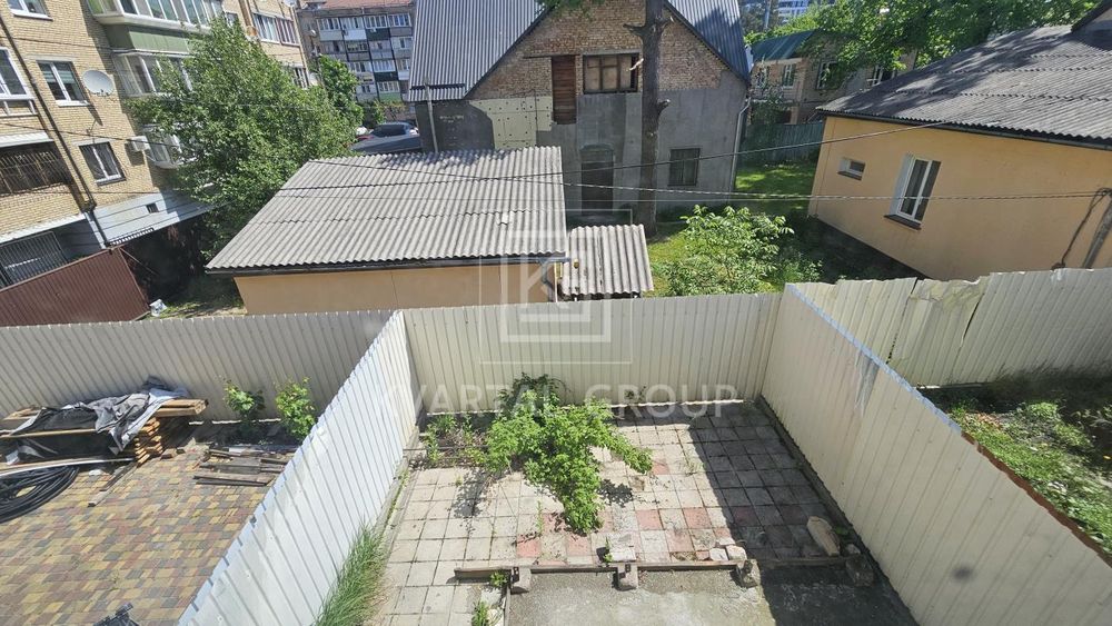 КЛАСНИЙ таун з чистовою в гарній локації