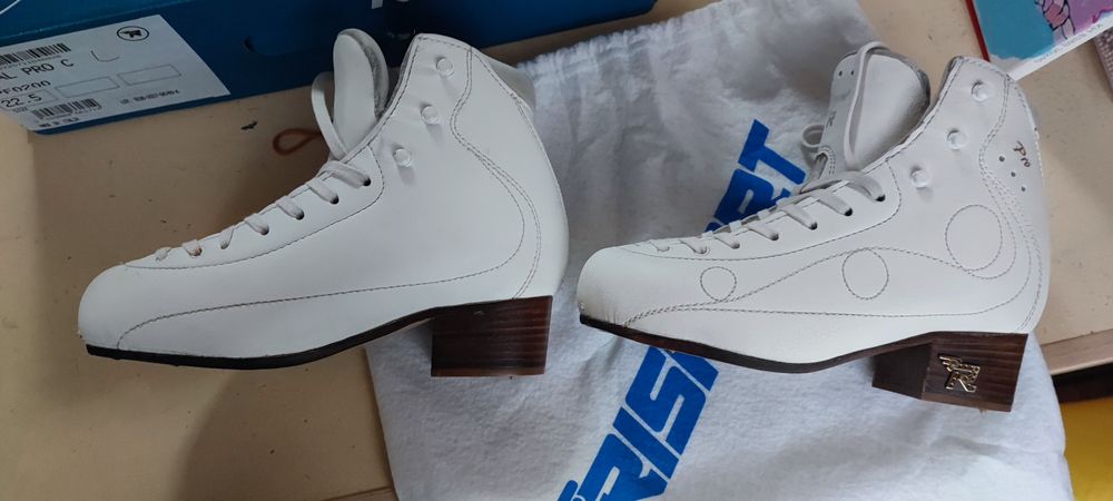 Фігурні черевики Risport Royal Pro 225