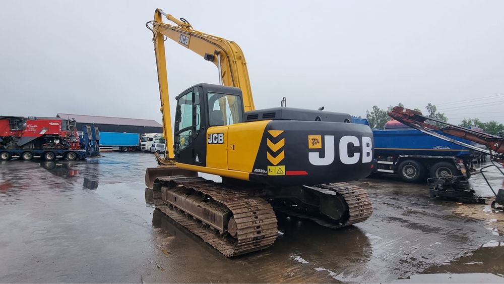 Длиннорукий экскаватор JCB 220 LR
