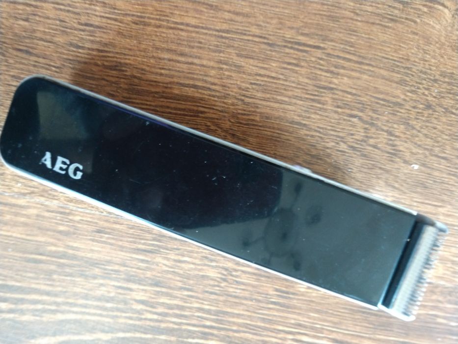 Триммер AEG для бороды на аккумуляторе