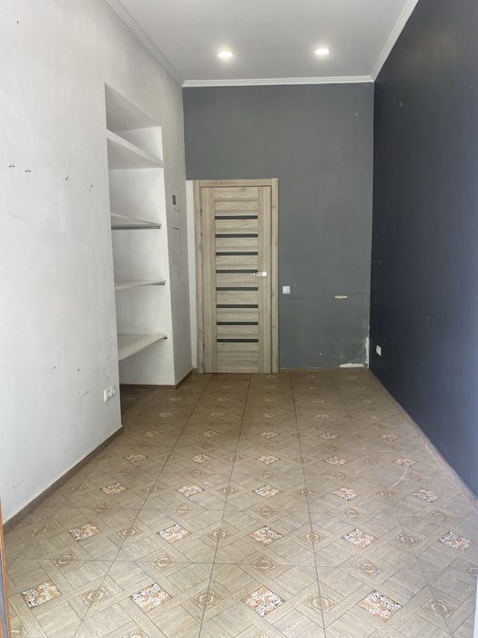 Оренда фасадного приміщення 10 м.кв. - м.Львів, вул.Б.Хмельницького,37