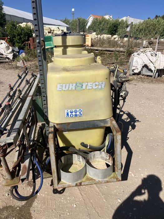 Pulverizador de 800L com barras de 14m