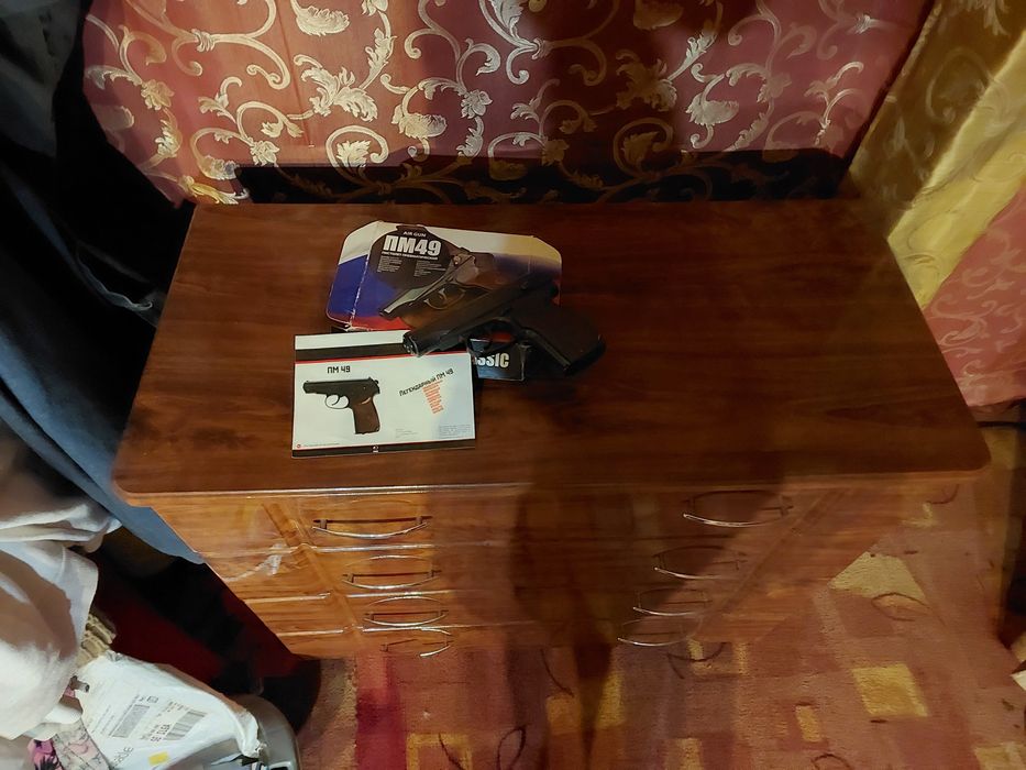 Тумбочка для одежды